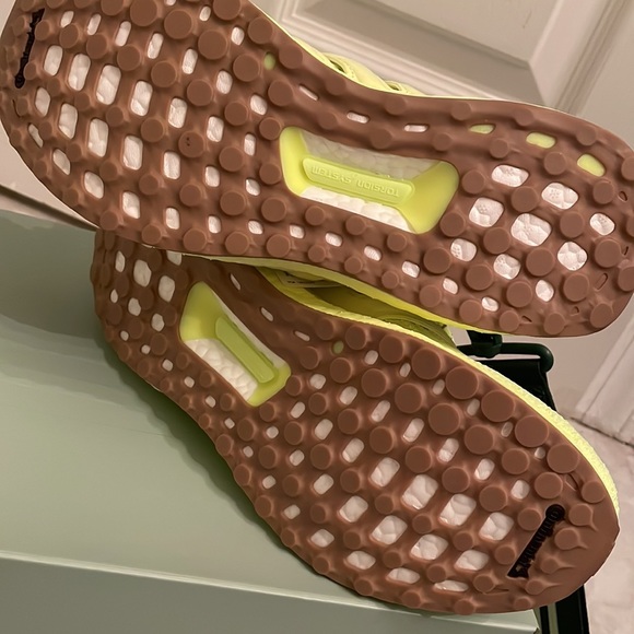 IVY PARK Ultra Boost Hi Res Yellow - Picture 3 of 6